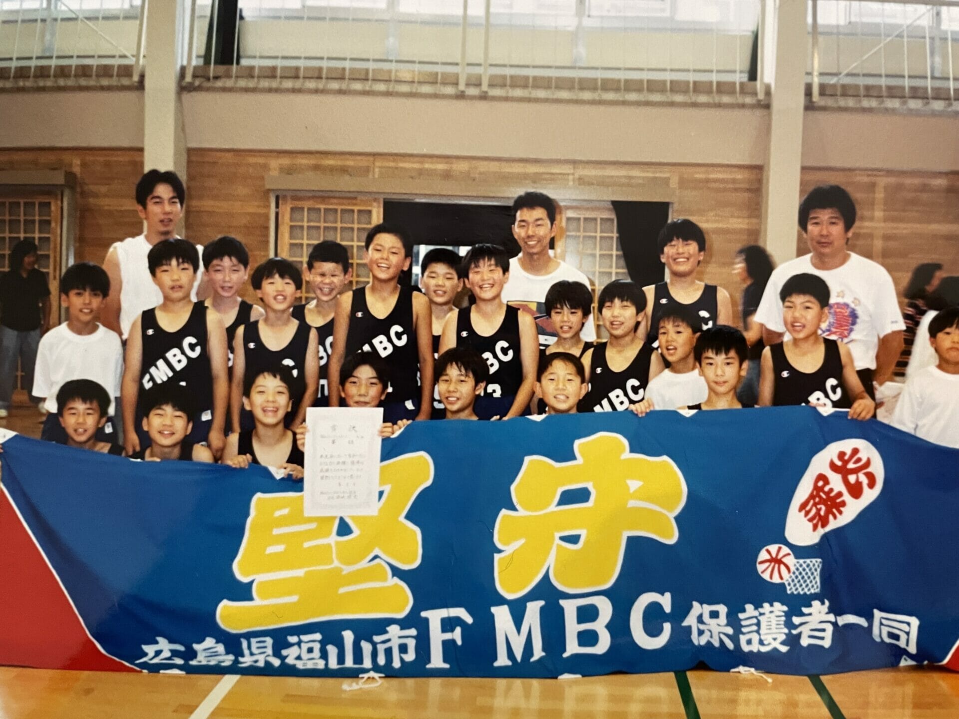 バスケットボール仲間との集合写真